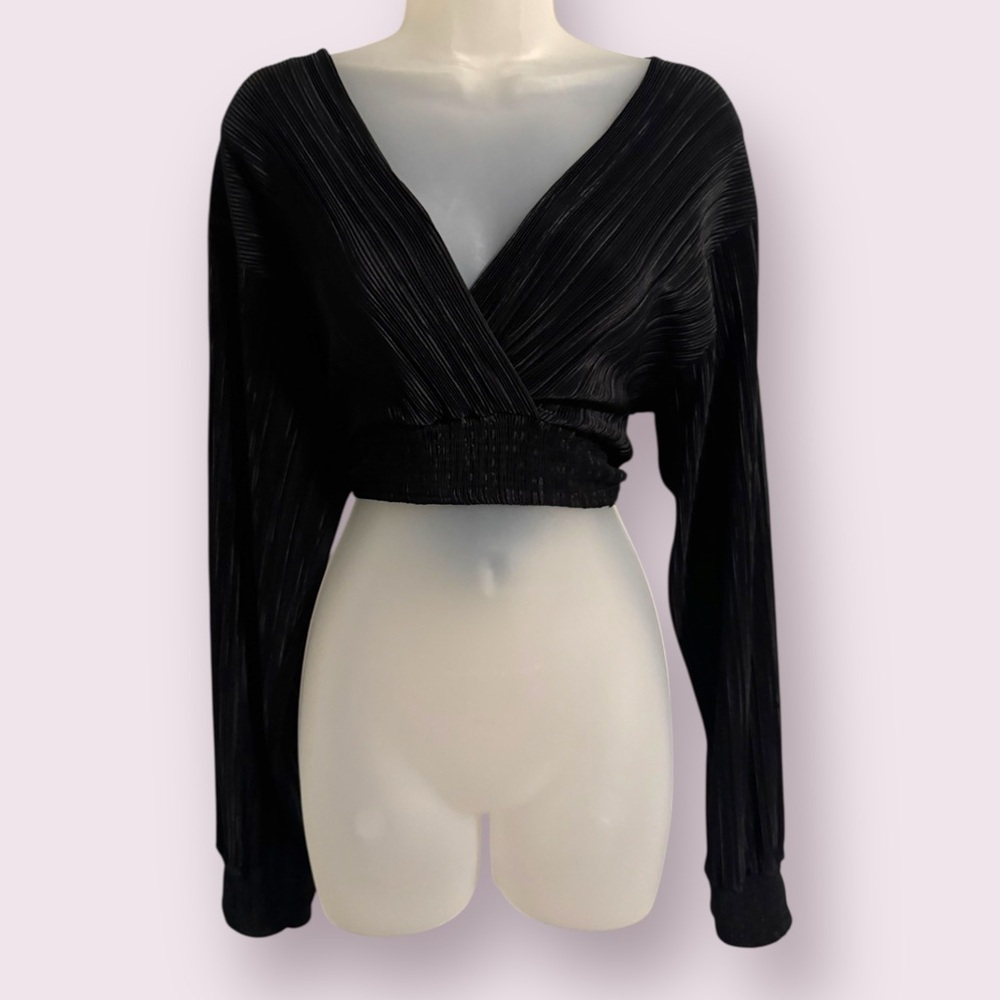 Urban Outfitters Black Pleated Long Sleeve Crop Top V Neck Size M